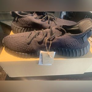 Yeezy Boost 350 V2 Black